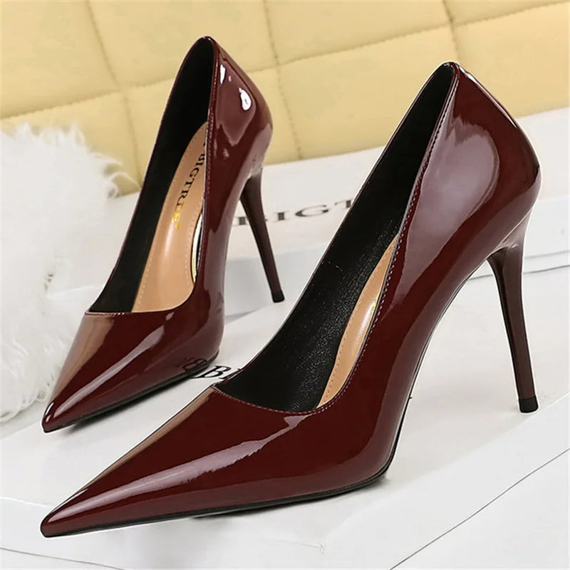 Sapatos de salto alto sensuais de 10 cm, cor vinho, nude, para mulheres, stripper, salto agulha, couro brilhante, para casamento, noiva, vermelho de qualidade