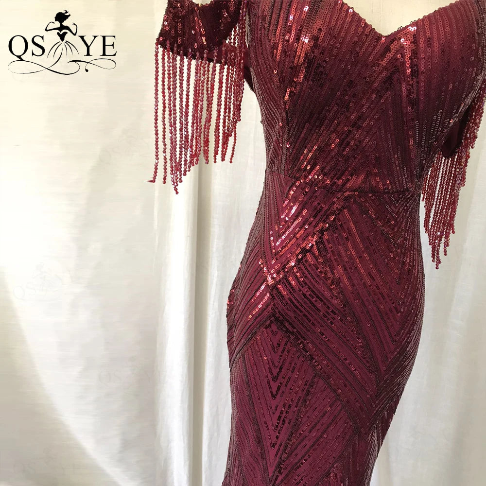 Vestido de Festa Dourado com Lantejoulas, Renda e Modelagem Sereia