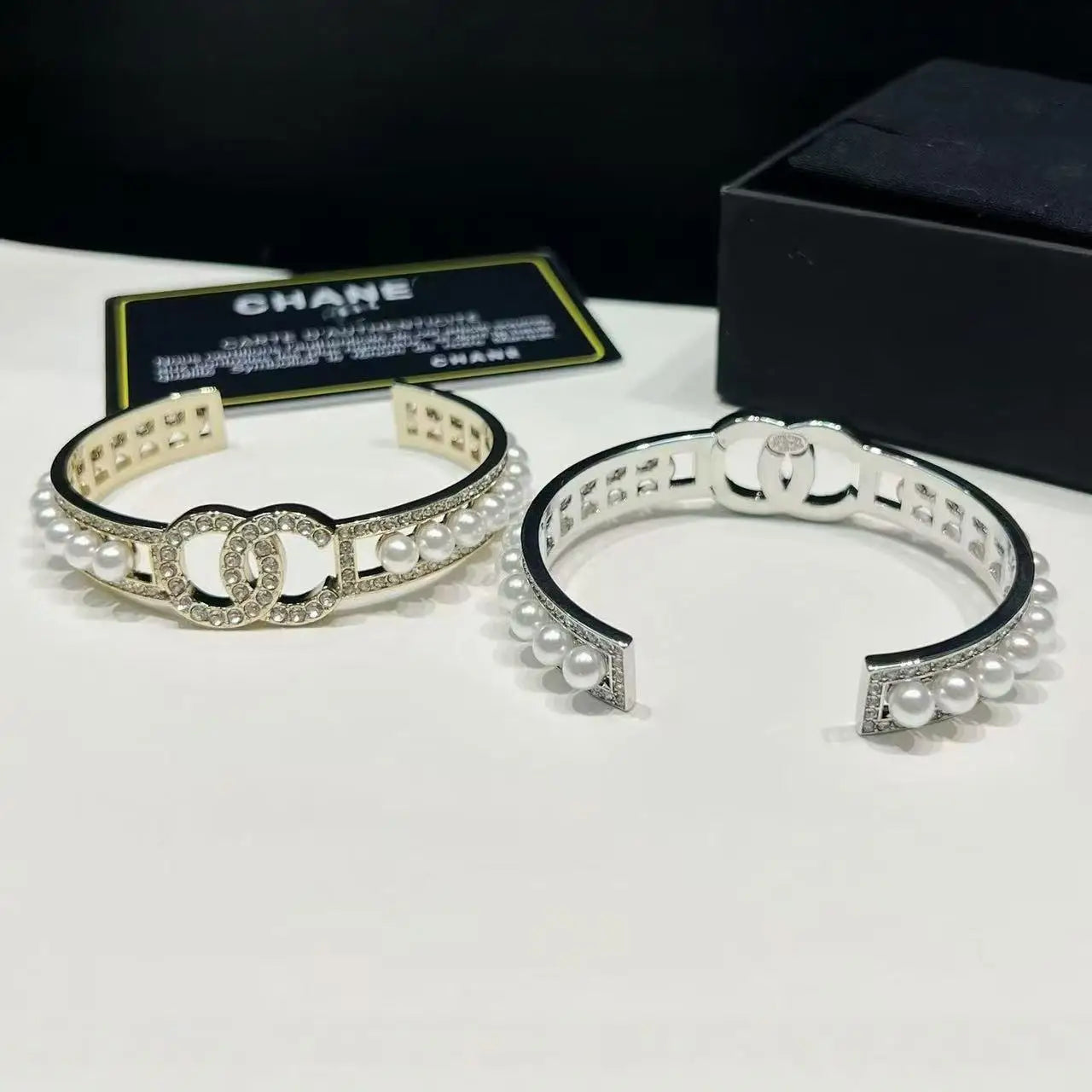 Pulseira Feminina Dourada Vazadacom Esmalte Colorido – Estilo Luxo Elegante