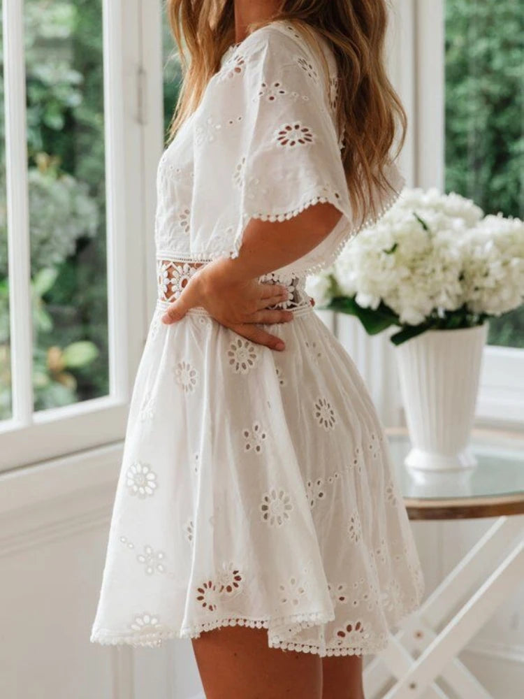 Fashion Summer Women White Dress Casual Backless Mini Dresses Hollow Out Floral Embroidery Cotton Party Dress New Robe 18504