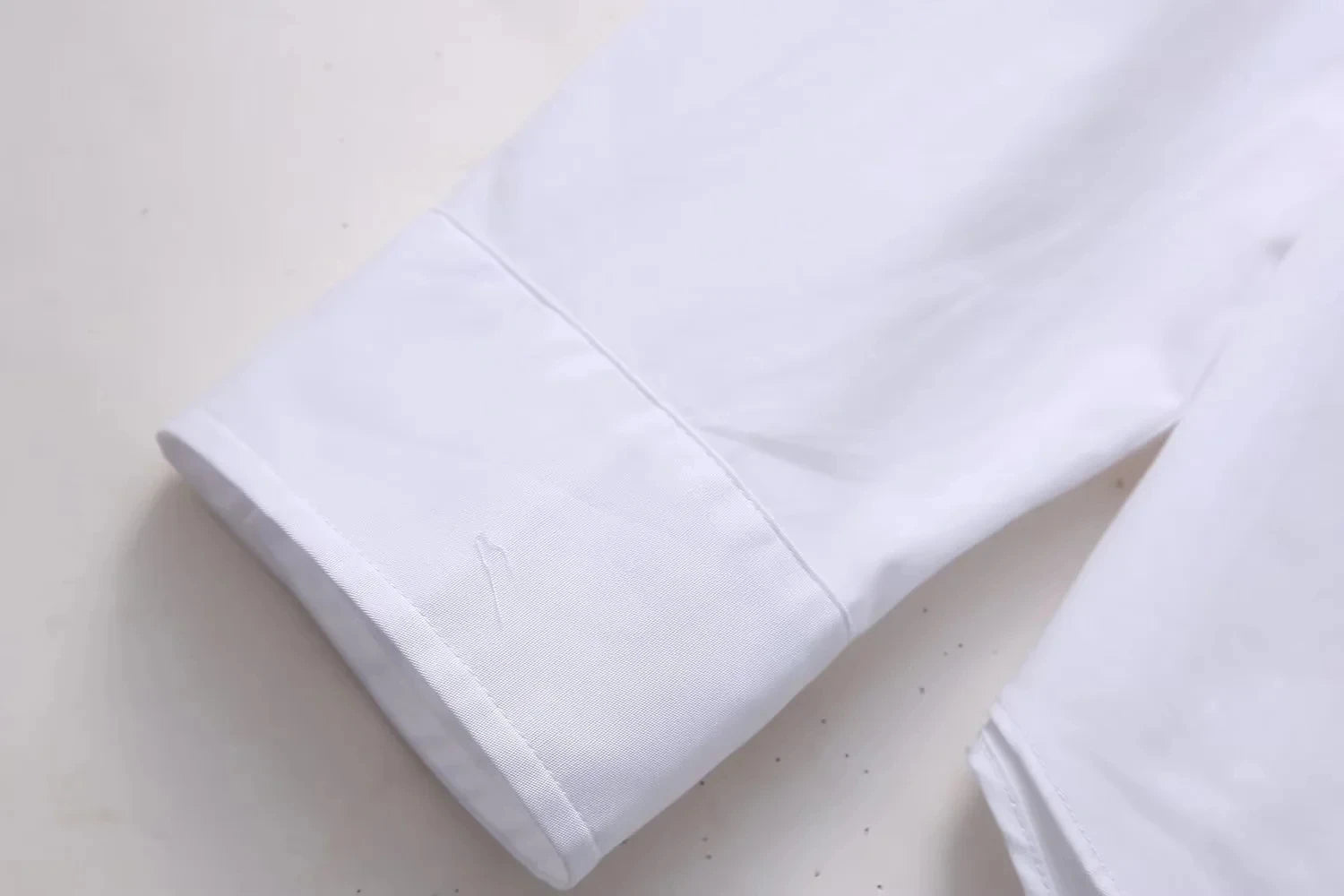 Blusas brancas elegantes da moda primavera 2025, blusas com lapela vazada, camisa slim feminina, casual, streetwear, blusa feminina para escritório