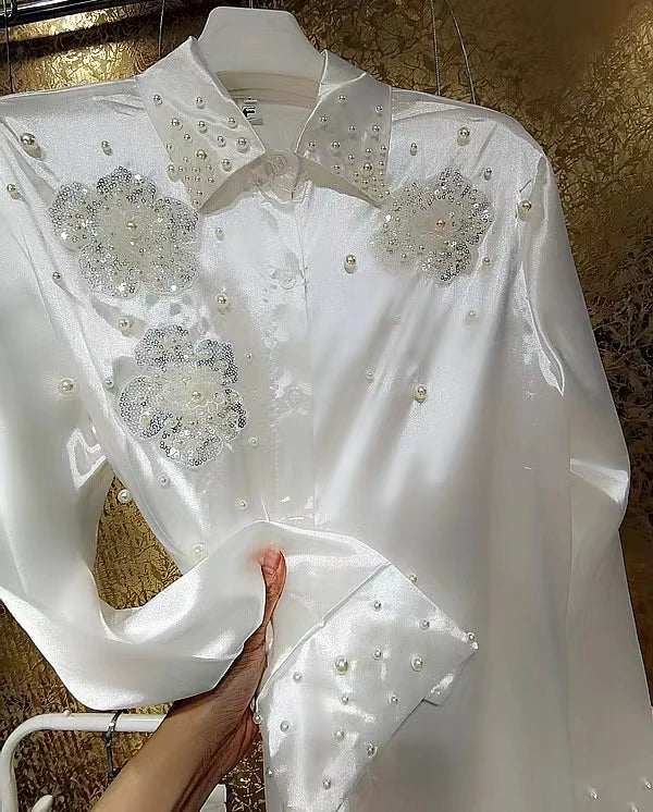 Camisas brancas bordadas com lantejoulas e contas brancas para mulheres, blusas de manga comprida com botões, blusas da moda