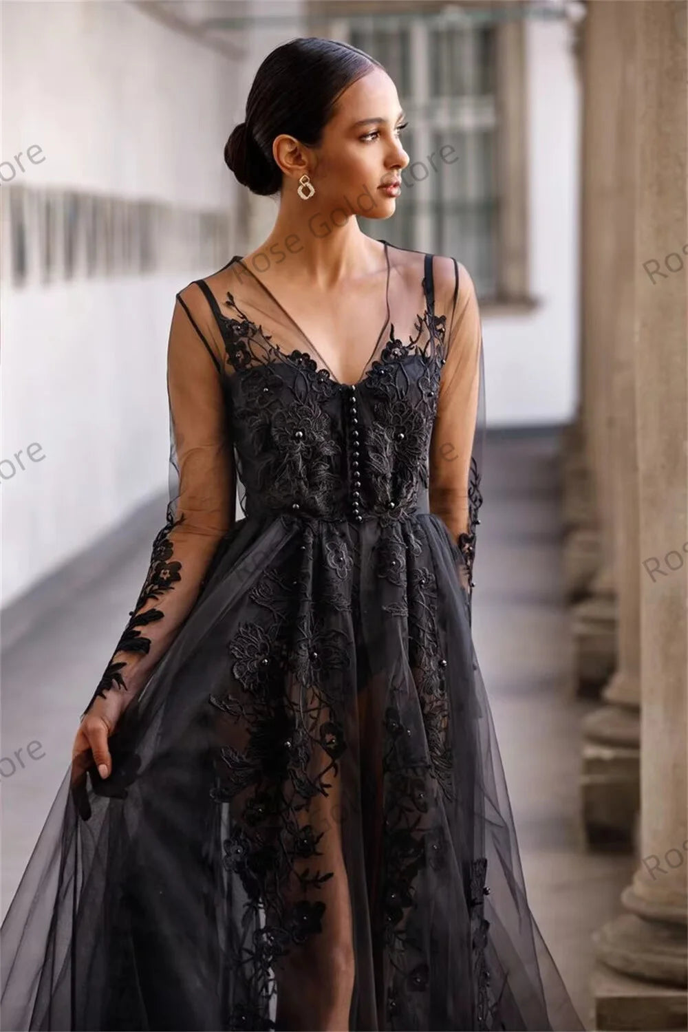 Vestido de Festa Preto com Renda e Modelagem Evasê