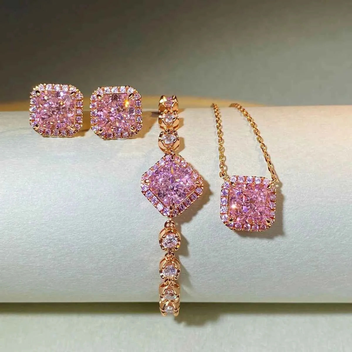 Luxury 100% Real 18k Gold Women's Diamond Pendant Ice Flower Che Reddish Che Pendant Necklace