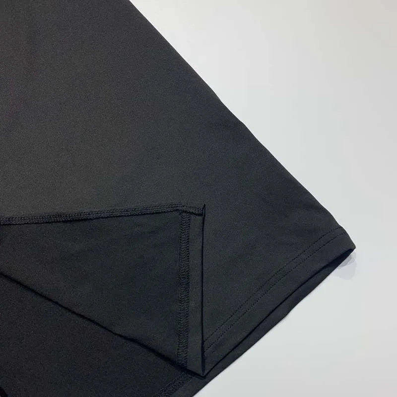 Vestido com Fenda e Decote em V