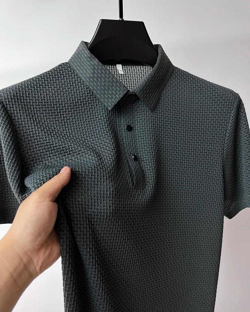 Nova camiseta polo masculina de manga curta com decote em V e manga curta, de seda gelada, respirável, da moda empresarial, roupas de marca masculina