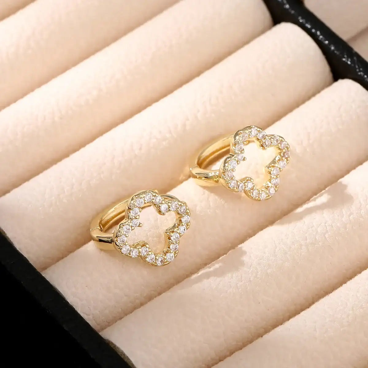 1 par de brincos de flor - acessórios florais simples, com fecho de segurança, para uso diário ou em festas