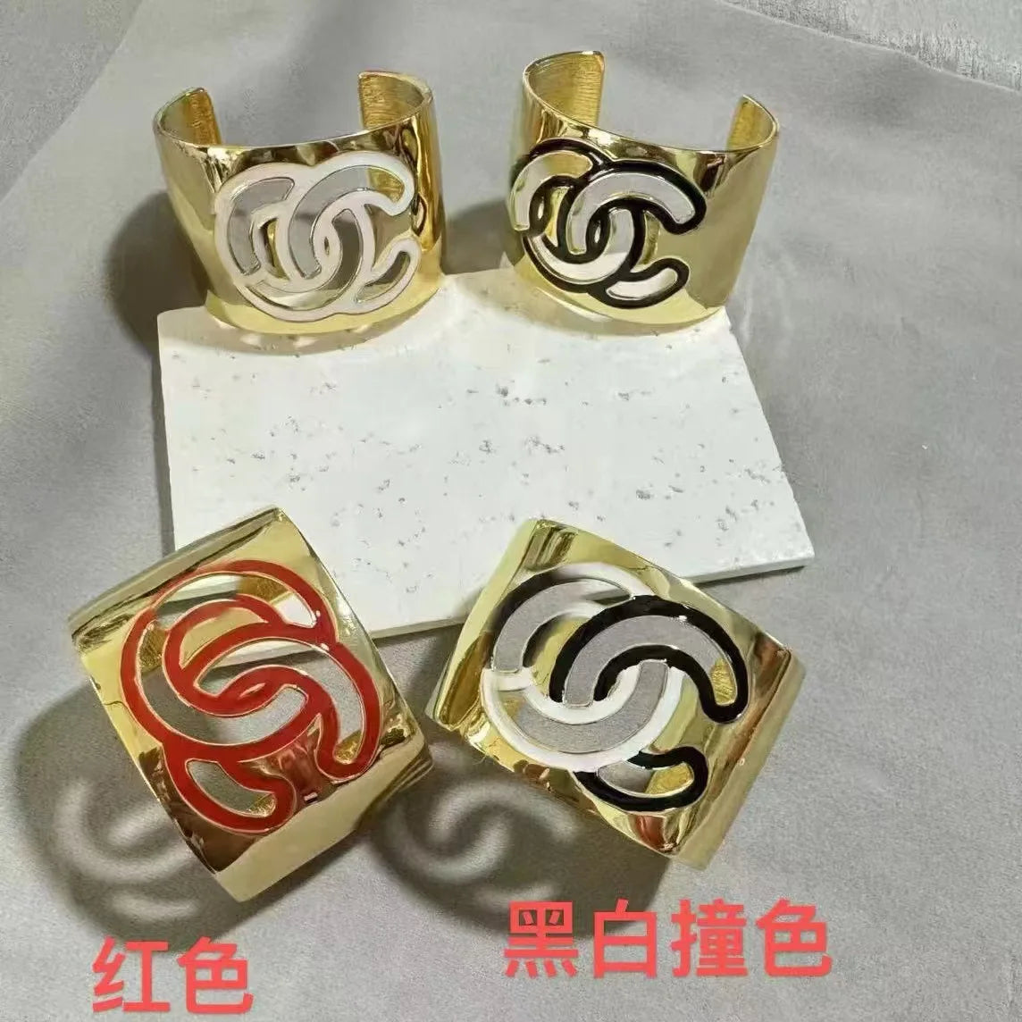 Pulseira Feminina Dourada Vazadacom Esmalte Colorido – Estilo Luxo Elegante