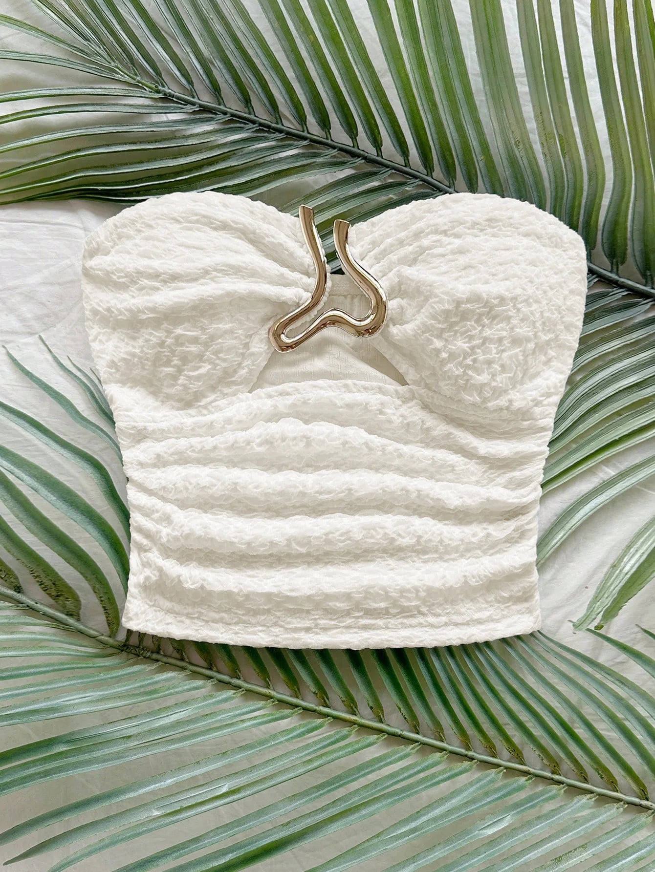 Vacation-style cute, pure yet sexy, solid wine-red strapless top