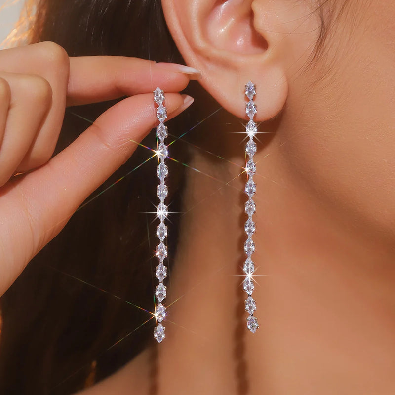 FYUAN Brincos de cristal de zircônia geométrica simples para mulheres, dourados e prateados, brincos longos com borla pendurada, joias