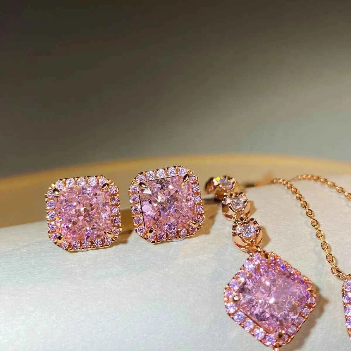 Luxury 100% Real 18k Gold Women's Diamond Pendant Ice Flower Che Reddish Che Pendant Necklace