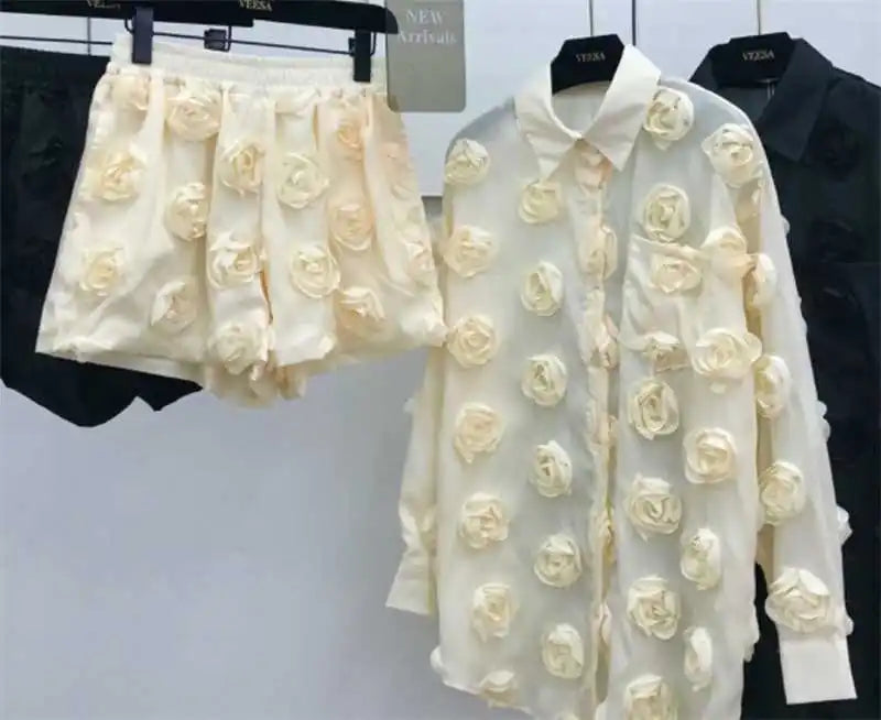 Conjunto Feminino Blusa com Renda e Shorts Cintura Alta Casual