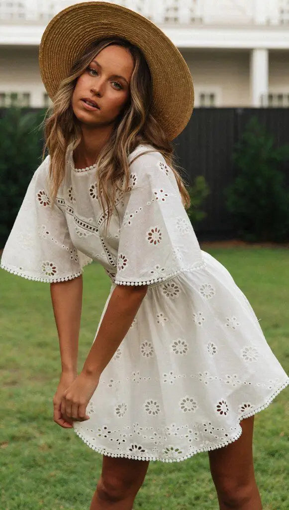 Fashion Summer Women White Dress Casual Backless Mini Dresses Hollow Out Floral Embroidery Cotton Party Dress New Robe 18504