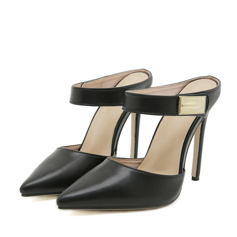 Scarpin Feminino Preto Salto Alto Fino com Detalhe em Metal Elegante