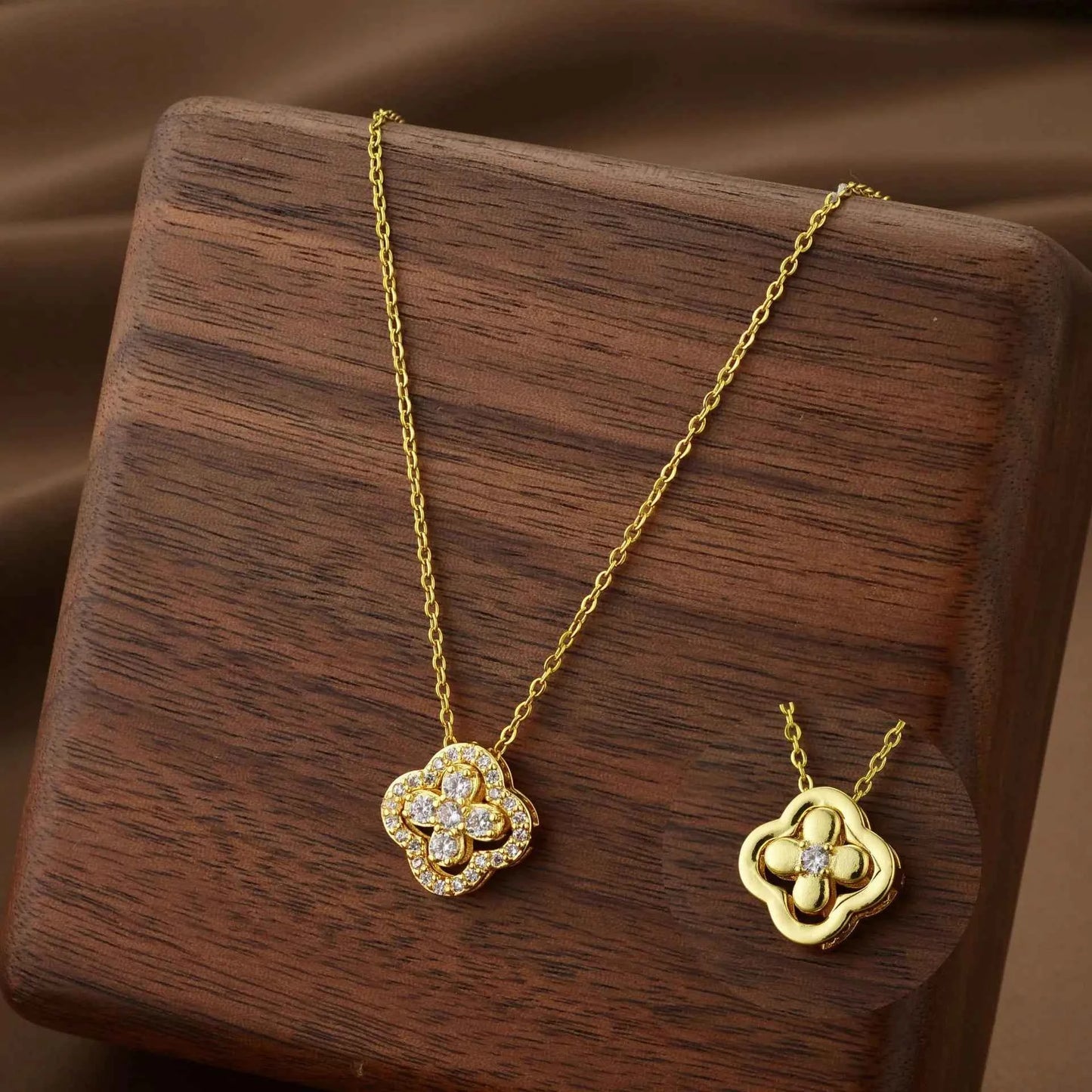 Classic Titanium Steel Lucky Clover Flower Pendant Necklace for Women Exquisite Luxury Fashion Clavicle Chain Necklace Jewelry