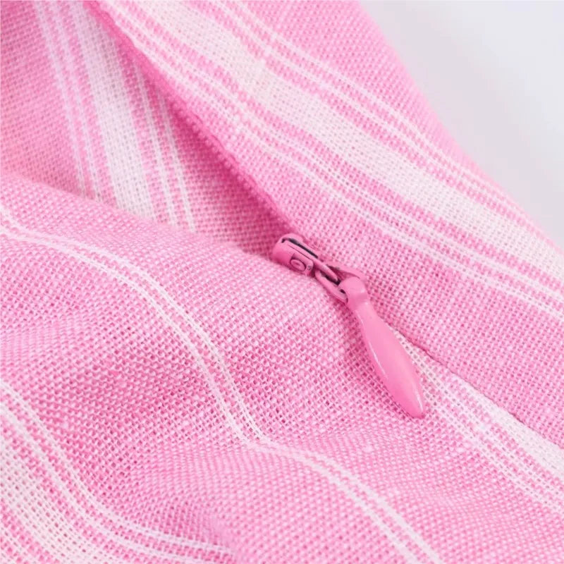 Conjunto social (2 Peças): Camisa Listrada Rosa Oversized de Manga Longa e Saia Midi Plissada com Recorte e Zíper