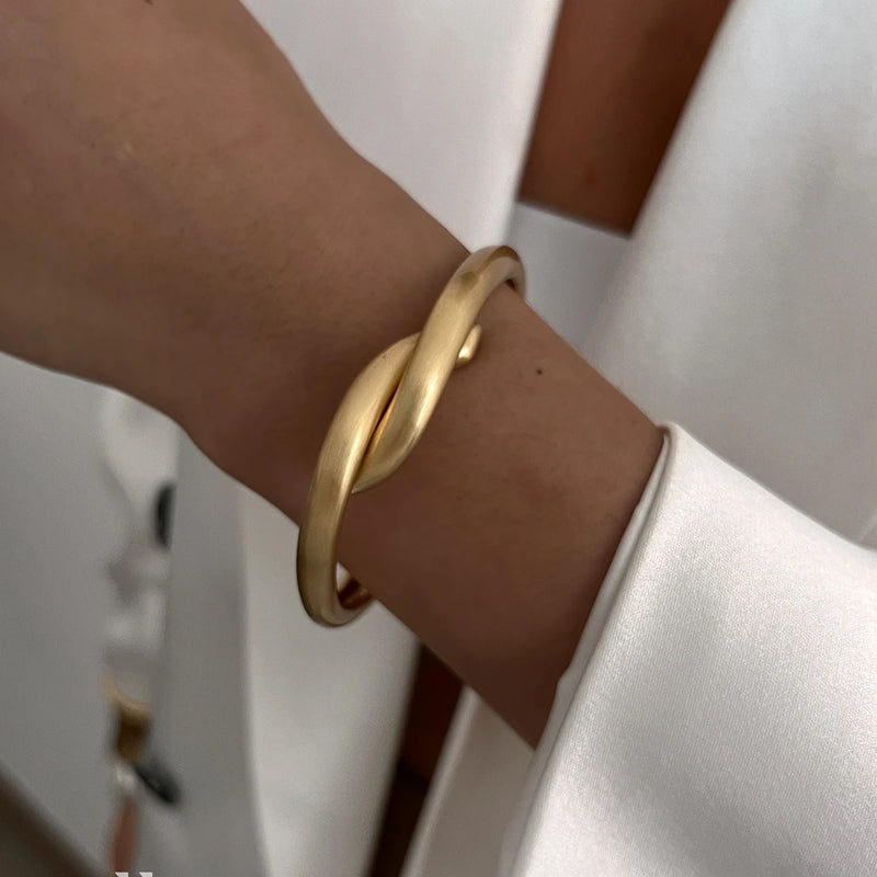Ingemark Exaggerated Punk Matte Heavy Metal Chunky Open Bangles for Women Vintage Geometric Spring Bracelets Men Couple Jewelry
