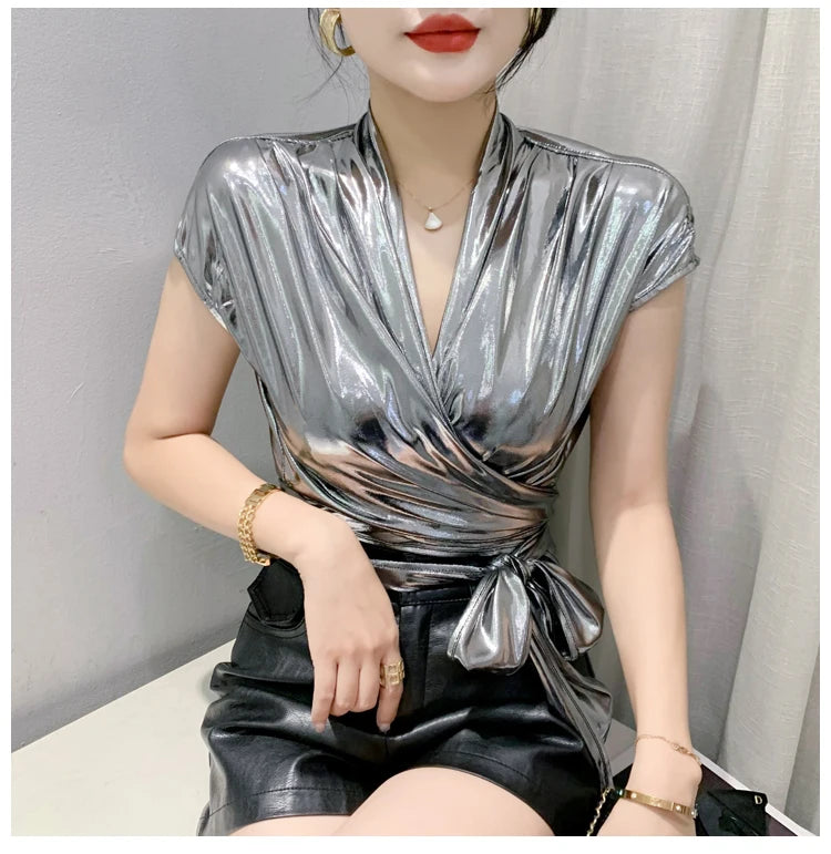 Blusa de manga curta brilhante dourada prateada verde para mulheres, camisa curta sexy irregular, bandagem feminina, tops de verão