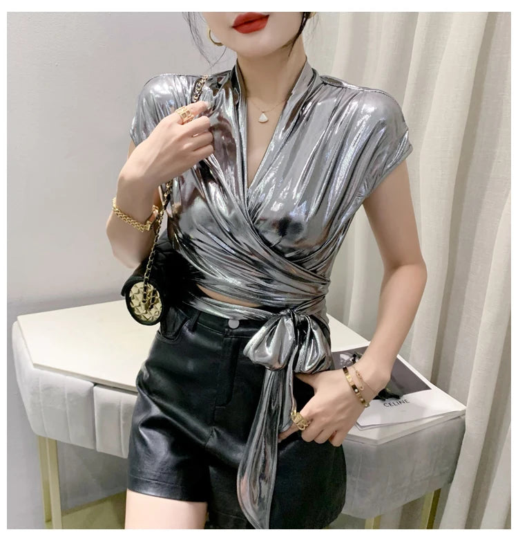 Blusa de manga curta brilhante dourada prateada verde para mulheres, camisa curta sexy irregular, bandagem feminina, tops de verão