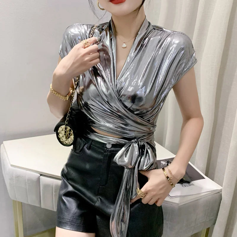 Blusa de manga curta brilhante dourada prateada verde para mulheres, camisa curta sexy irregular, bandagem feminina, tops de verão