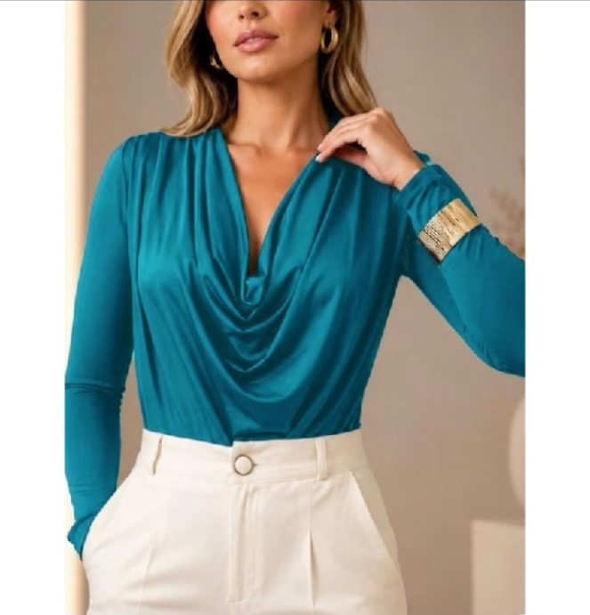 Blusa feminina gola boba premium na cor Azul cadete