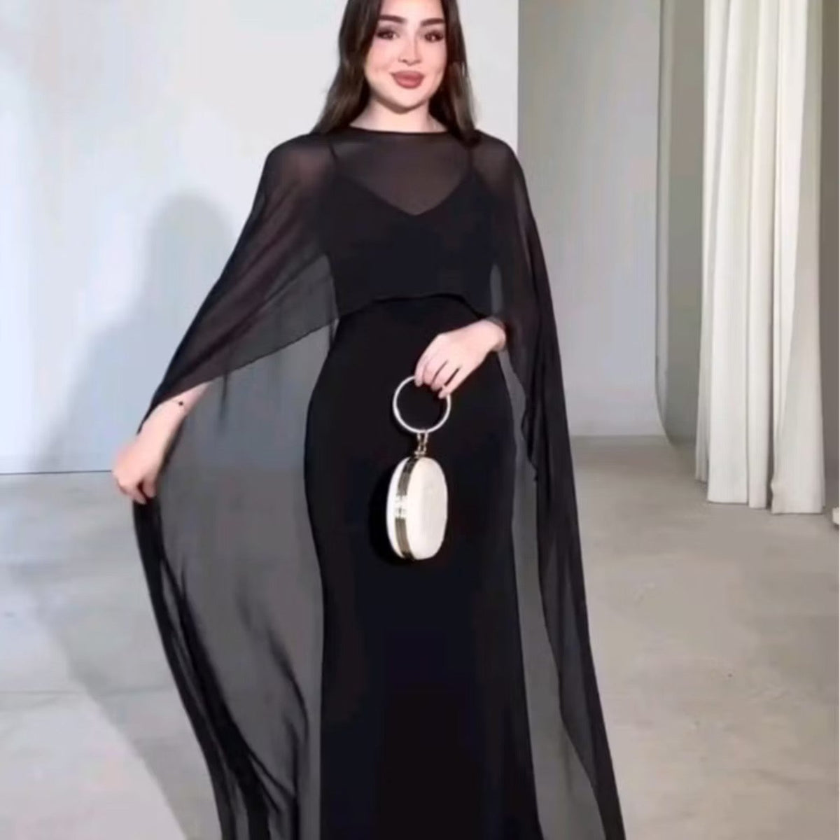 Vestido longo suplex com capa de tule, cor preto