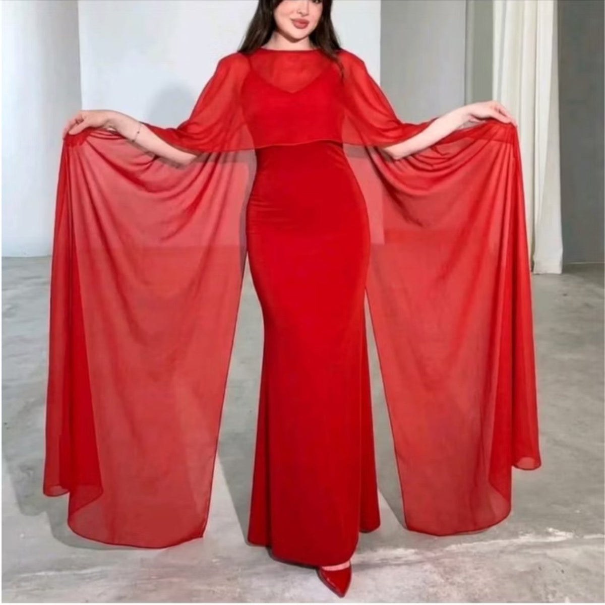 Vestido longo suplex com capa de tule, cor vermelho